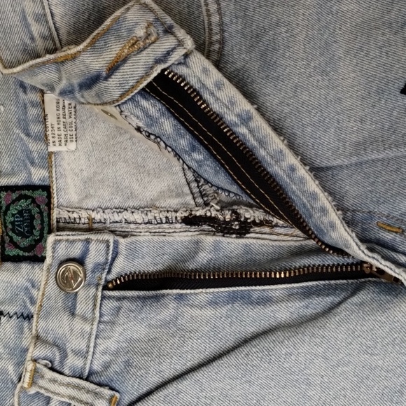 Vintage High Rise Zip Code Jeans Size 9/10 Heavily Distressed Flowers Mom jeans - Picture 14 of 17